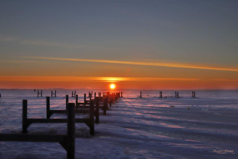 70. Sonne über dem Eis, 3 mm Acrylglas vor Alu-Dibond | 90 x 60 cm | 235,- €